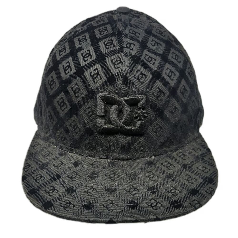 DC Shoes New Era Snapback Black 7 5/8 Monogram Allover Pattern Flat Brim Hat